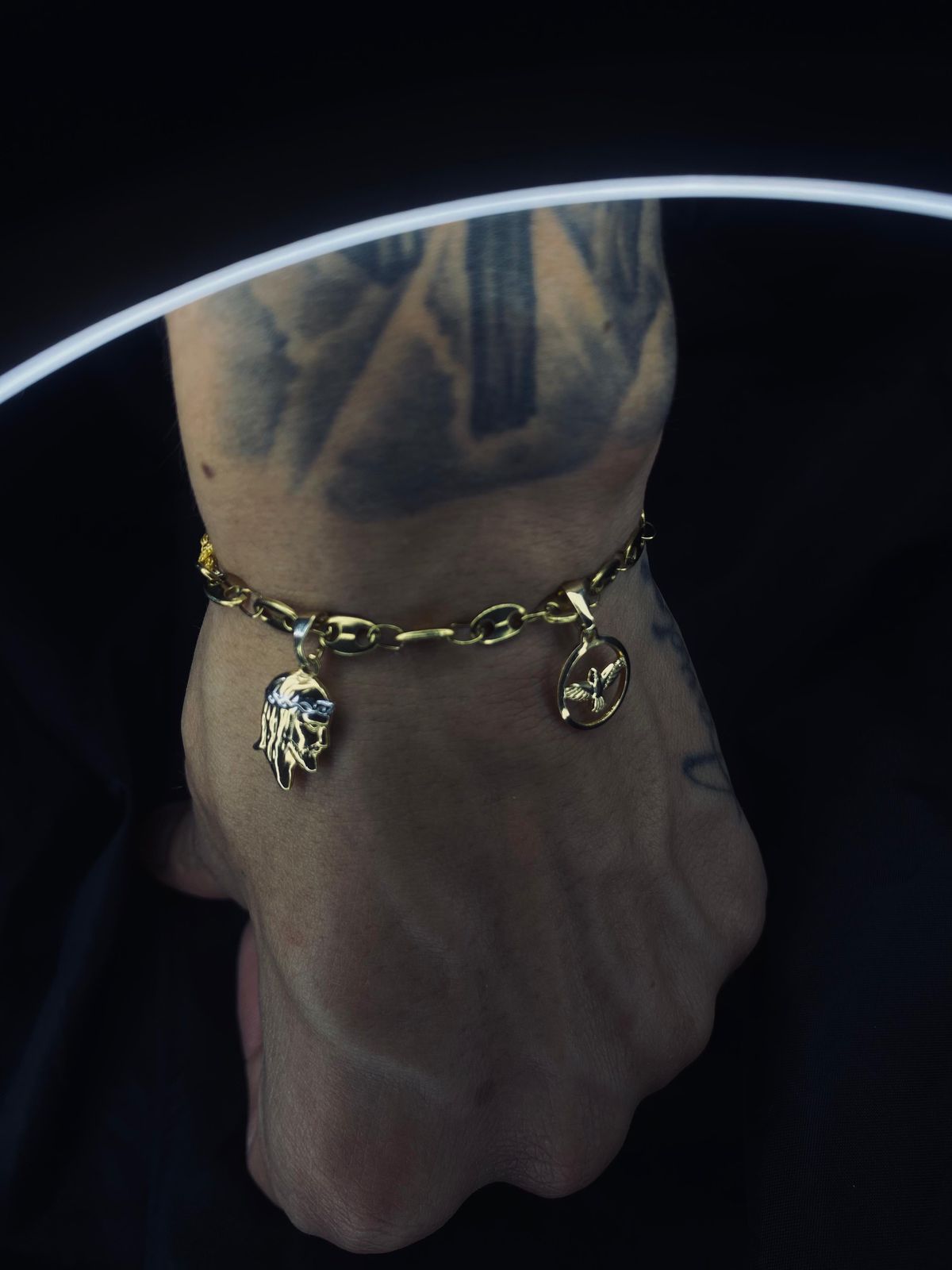 pulsera gucci con dos dijes