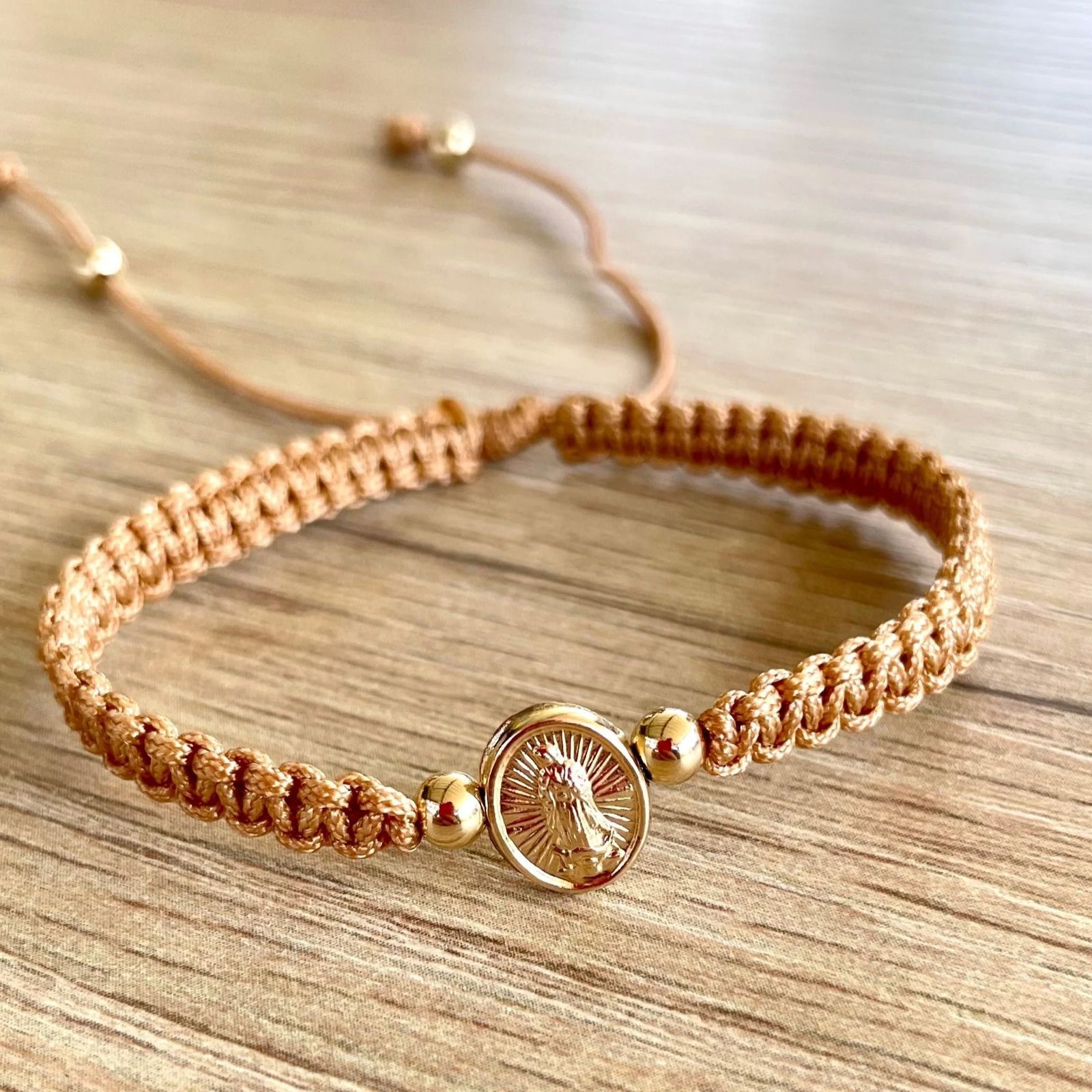 pulsera con herraje virgen